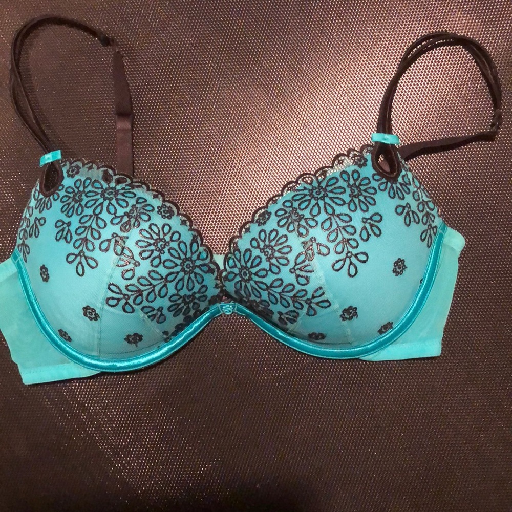 Victoria’s Secret teal/black design stitching bra